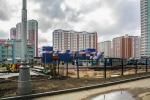 За синим зданием станция метро Некрасовка